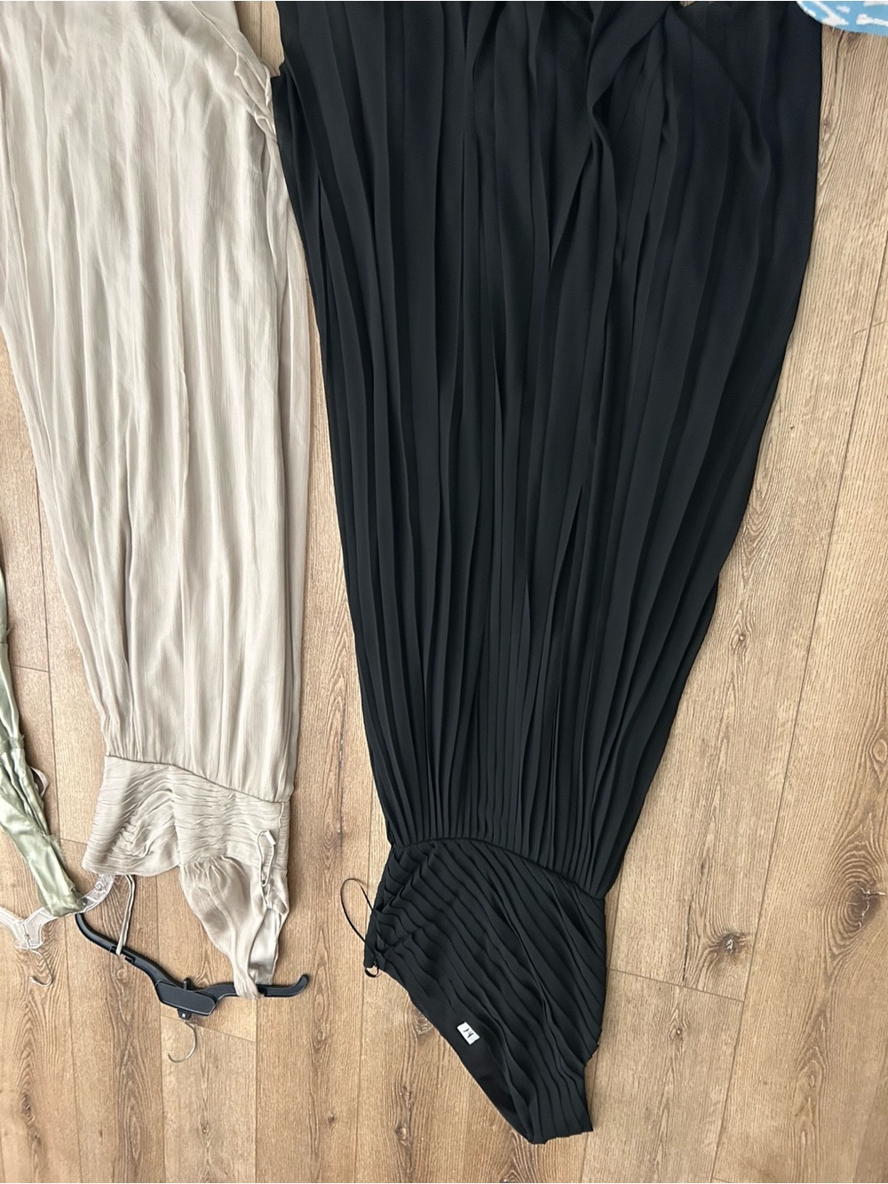 Halston beautiful black dress